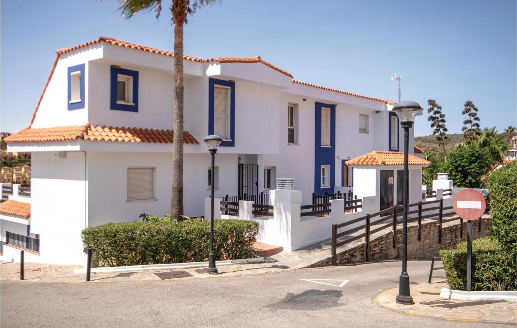 3 Bedroom Amazing Apartment In La Duquesa Castillo de Sabinillas Exterior photo