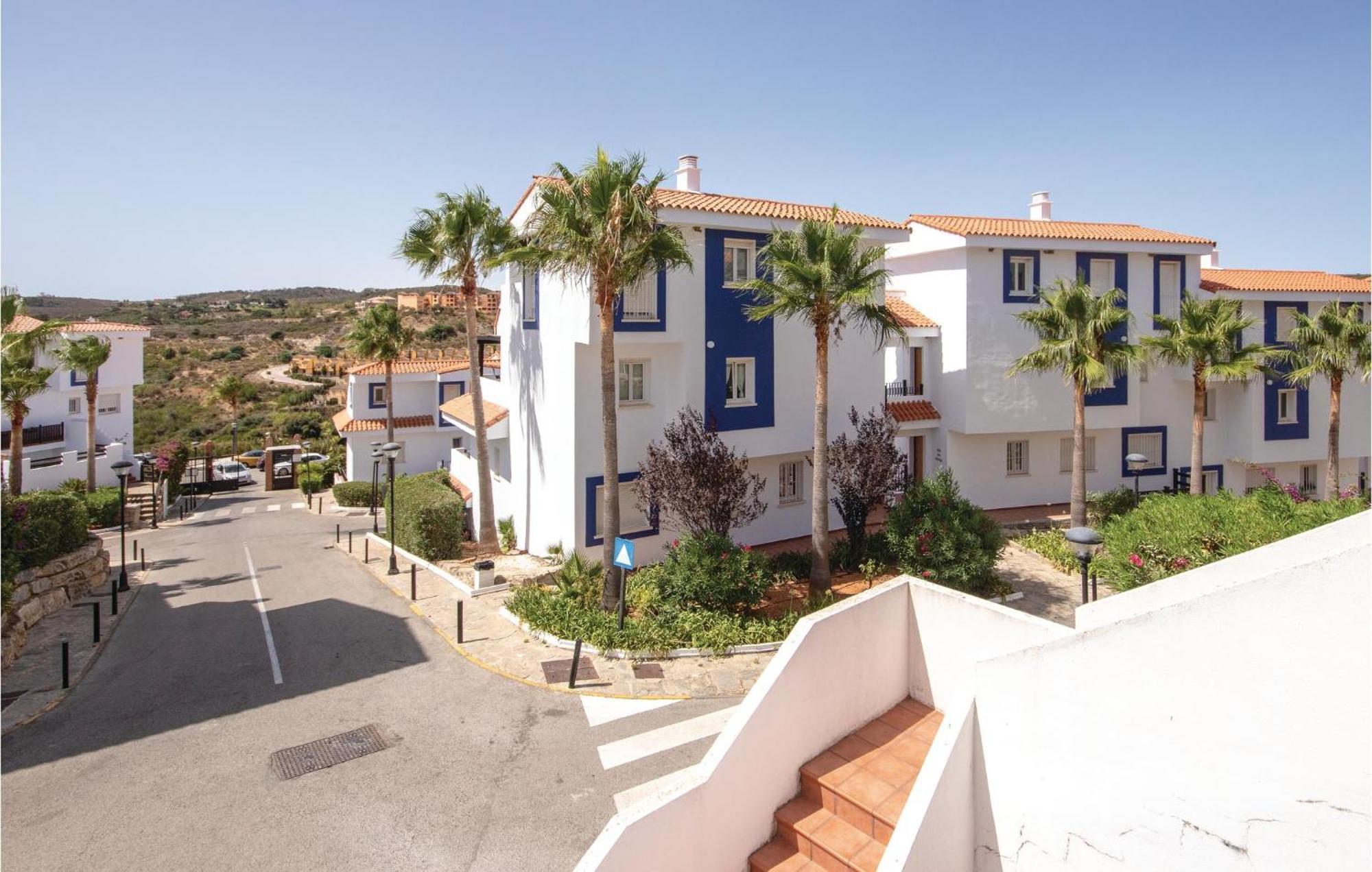 3 Bedroom Amazing Apartment In La Duquesa Castillo de Sabinillas Exterior photo